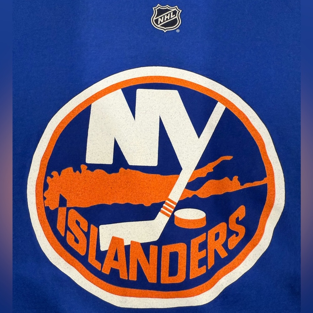 NY Islanders Barzal #13 T-shirt, Kids Size Medium (10/12) - Picture 4 of 5